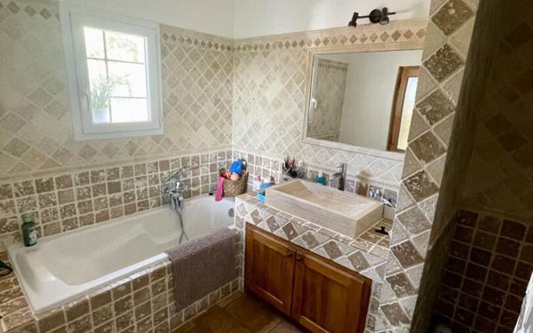 Maison à vendre    7 pièces •  Poussan