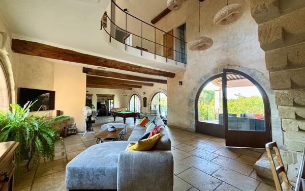 Maison à vendre    7 pièces •  Poussan