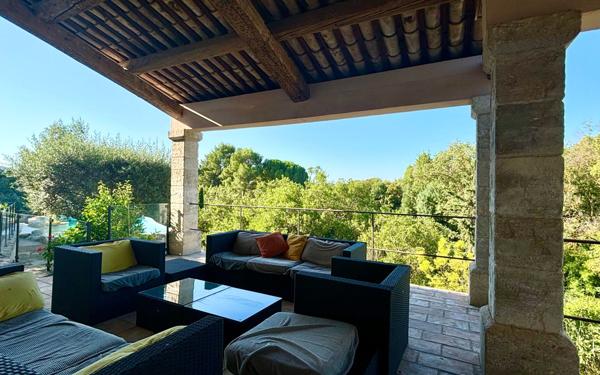 Maison à vendre    7 pièces •  Poussan