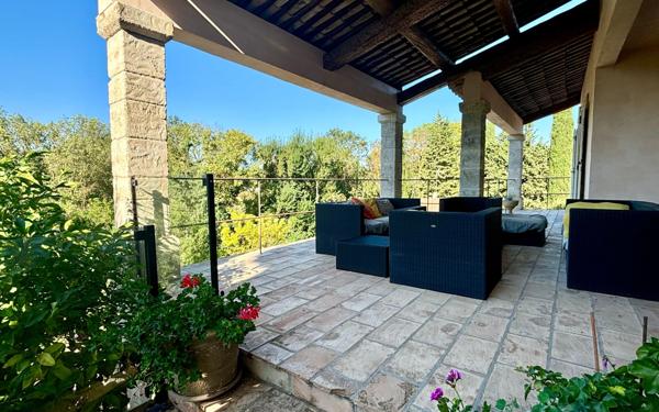 Maison à vendre    7 pièces •  Poussan