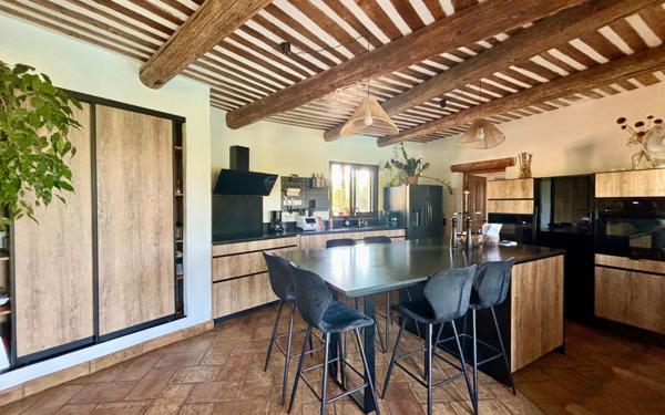 Maison à vendre    7 pièces •  Poussan