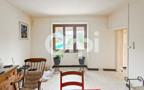 Maison à vendre    7 pièces •  Ruoms