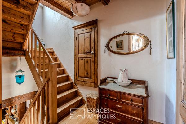 Château XIIème siècle avec dépendances et piscine aux portes de Genève