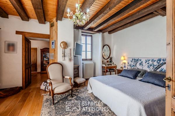 Château XIIème siècle avec dépendances et piscine aux portes de Genève