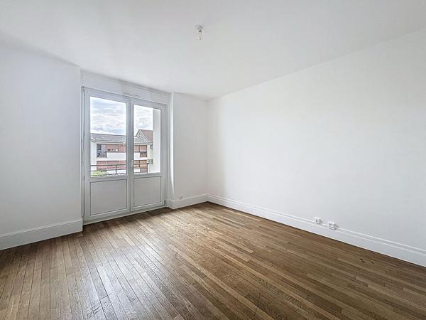 Appartement 3 pièces 56 m² avec balcon, 2 chambres et cuisine équipée 4eme étage