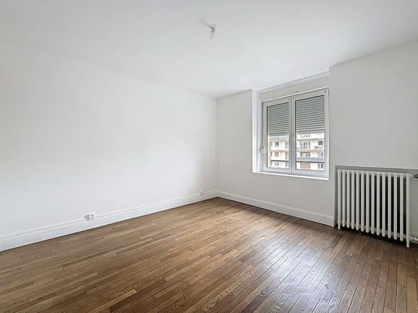 Appartement 3 pièces 56 m² avec balcon, 2 chambres et cuisine équipée 4eme étage