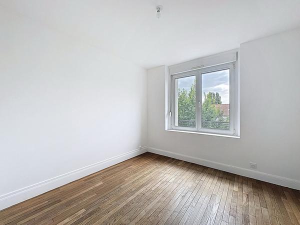 Appartement 3 pièces 56 m² avec balcon, 2 chambres et cuisine équipée 4eme étage