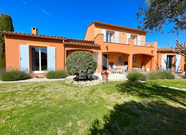 Superbe maison familiale avec pièce de vie cathédrale et piscine