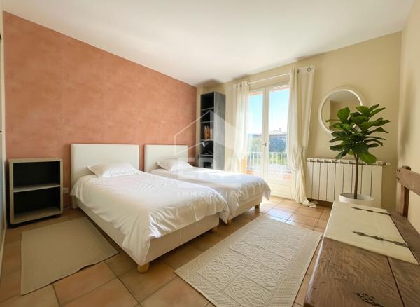 Superbe maison familiale avec pièce de vie cathédrale et piscine