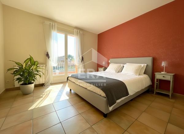 Superbe maison familiale avec pièce de vie cathédrale et piscine