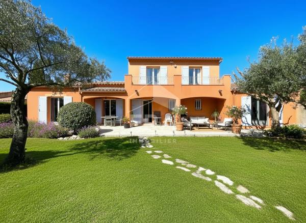 Superbe maison familiale avec pièce de vie cathédrale et piscine