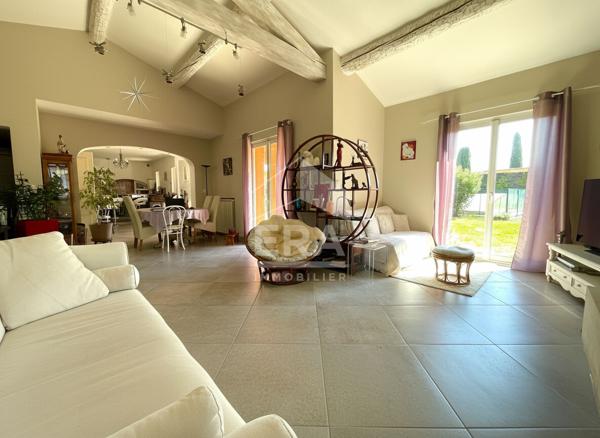 Superbe maison familiale avec pièce de vie cathédrale et piscine