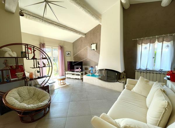 Superbe maison familiale avec pièce de vie cathédrale et piscine