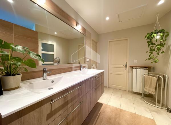 Superbe maison familiale avec pièce de vie cathédrale et piscine