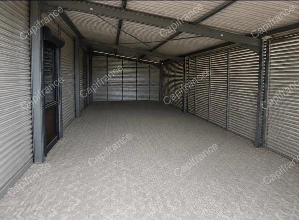 Magnifique HANGAR  de 500 m2 plus annexes avec parking béton à SOULA