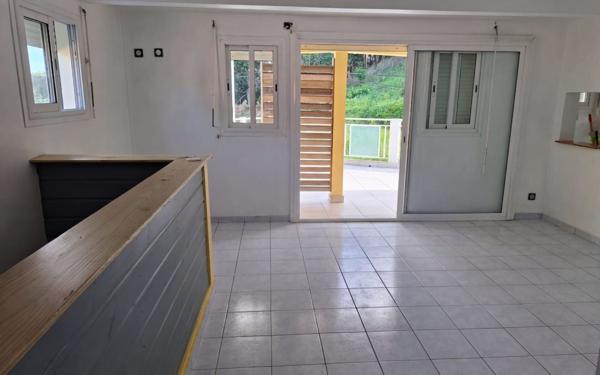 Appartement à louer    3 pièces •  Les Abymes