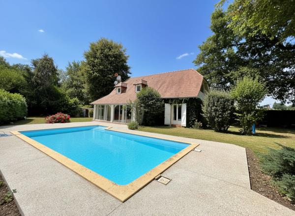 HAUT DE LESCAR - Maison 6 pièce(s) 150 m2 avec piscine garage carport terrain 1282m²