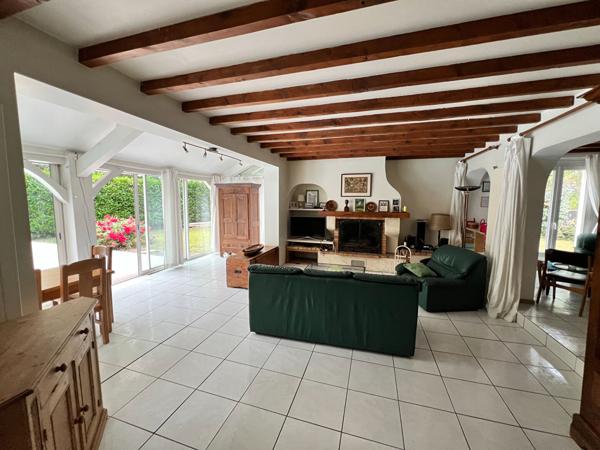 HAUT DE LESCAR - Maison 6 pièce(s) 150 m2 avec piscine garage carport terrain 1282m²