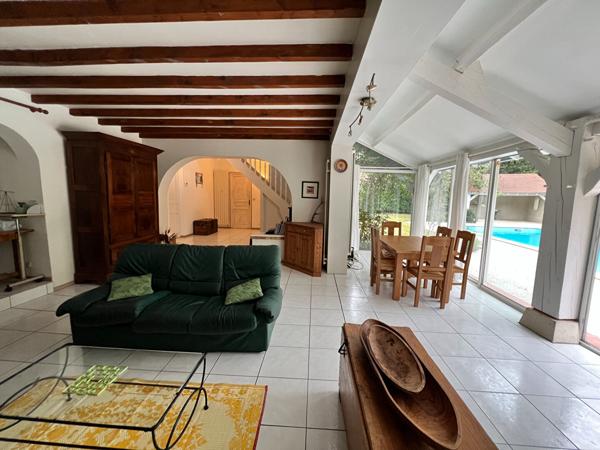 HAUT DE LESCAR - Maison 6 pièce(s) 150 m2 avec piscine garage carport terrain 1282m²
