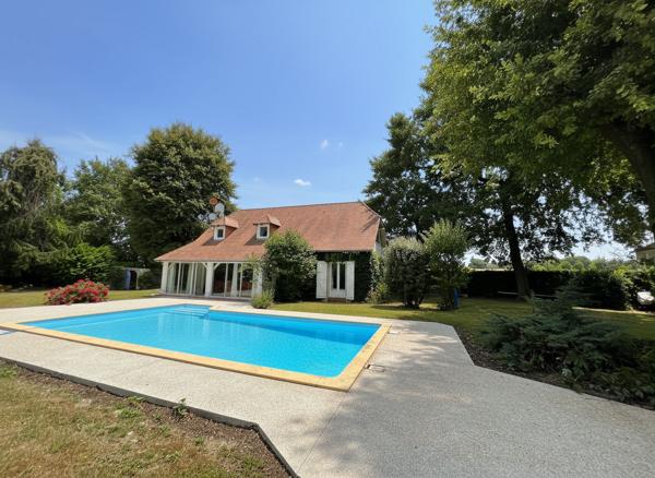 HAUT DE LESCAR - Maison 6 pièce(s) 150 m2 avec piscine garage carport terrain 1282m²