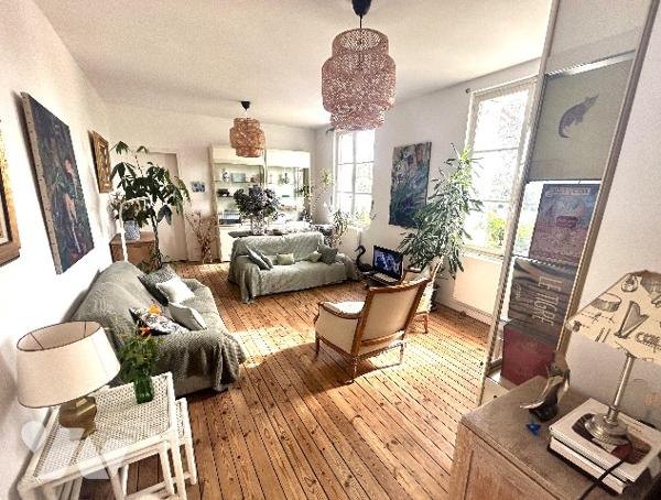 Au coeur du Parc de Vallières, à 200 m de la plage, dans immeuble de qualité, appartement de charme