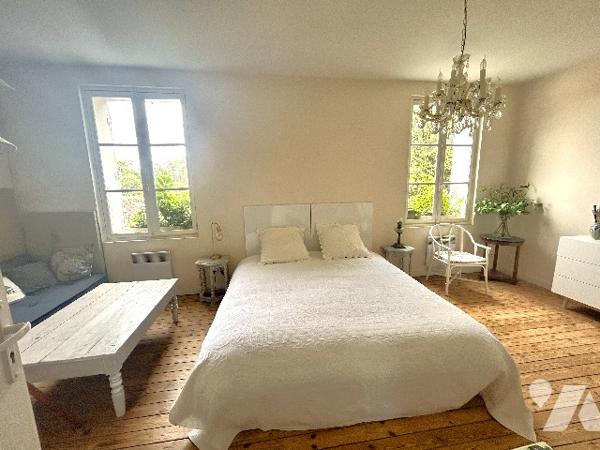Au coeur du Parc de Vallières, à 200 m de la plage, dans immeuble de qualité, appartement de charme