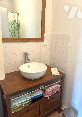 Au coeur du Parc de Vallières, à 200 m de la plage, dans immeuble de qualité, appartement de charme