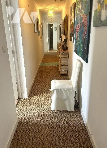 Au coeur du Parc de Vallières, à 200 m de la plage, dans immeuble de qualité, appartement de charme