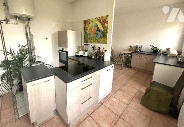 Au coeur du Parc de Vallières, à 200 m de la plage, dans immeuble de qualité, appartement de charme