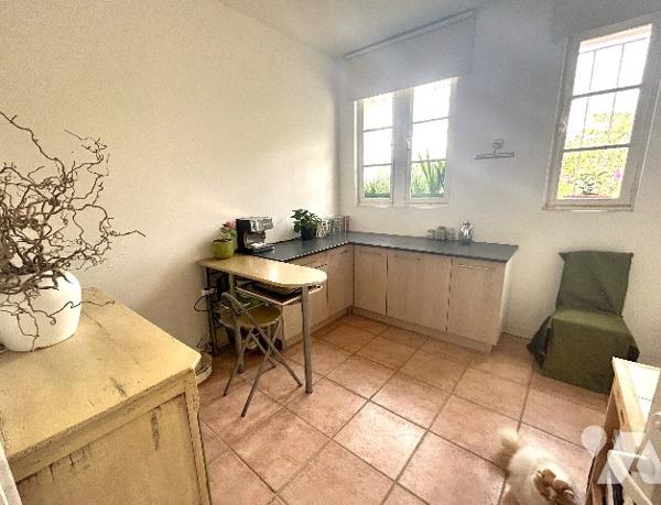 Au coeur du Parc de Vallières, à 200 m de la plage, dans immeuble de qualité, appartement de charme