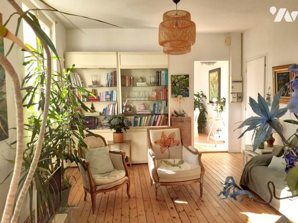 Au coeur du Parc de Vallières, à 200 m de la plage, dans immeuble de qualité, appartement de charme