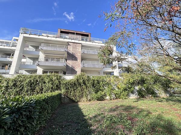 Appartement 2 pièces à Cernay : votre nid douillet avec vue sur parc et terrasse XXL !