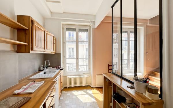 Appartement à vendre    5 pièces • 97,01 m2 Lyon 6
