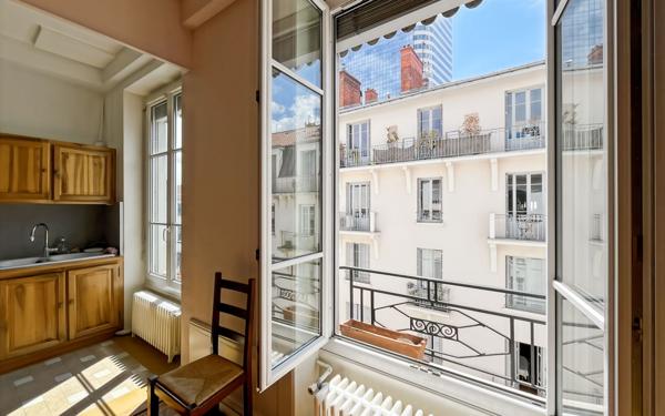 Appartement à vendre    5 pièces • 97,01 m2 Lyon 6