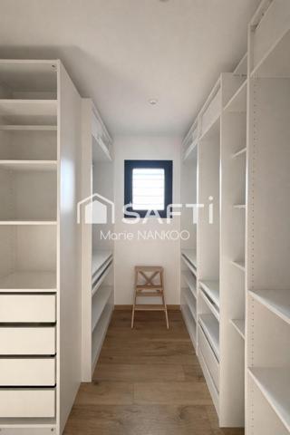 À Palaja, villa contemporaine de plain-pied (2020) au calme, proche Carcassonne, offrant confort moderne, belle luminosité et jardin facile d’entretien.