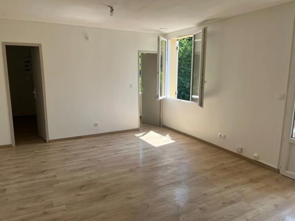 Maison saine, lumineuse et évolutive de 5 pièces au calme sur jardin clos avec fort potentiel d'agrandissement à PESSAC proche Haut Leveque (33)