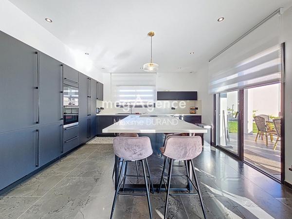 Maison à Cholet, 49300 - 7 pièces 174m²