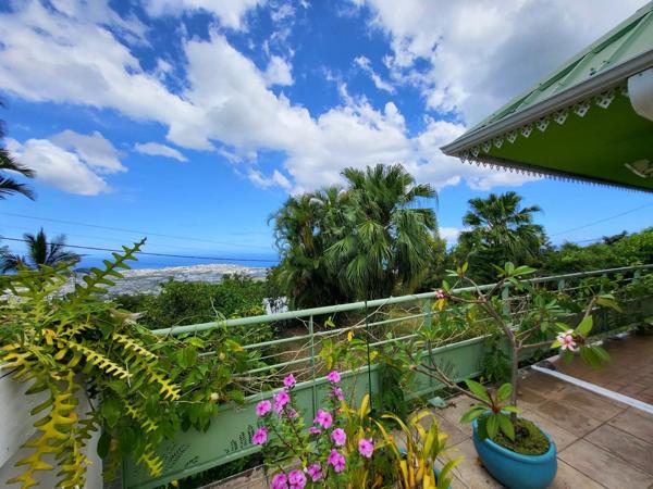 À VENDRE – GRANDE VILLA VUE OCÉAN À LA POSSESSION