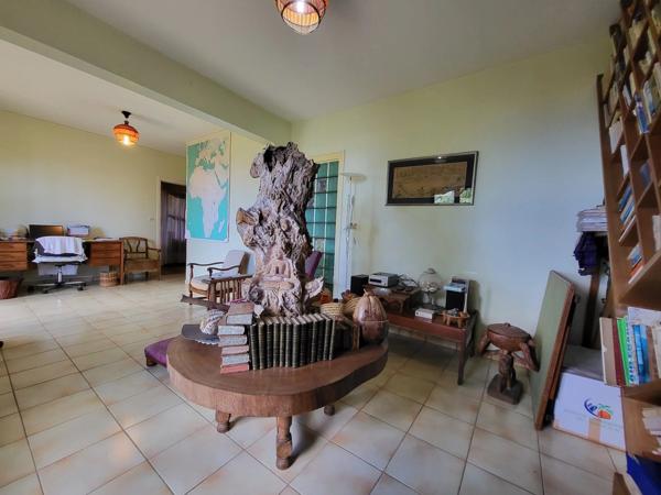 À VENDRE – GRANDE VILLA VUE OCÉAN À LA POSSESSION