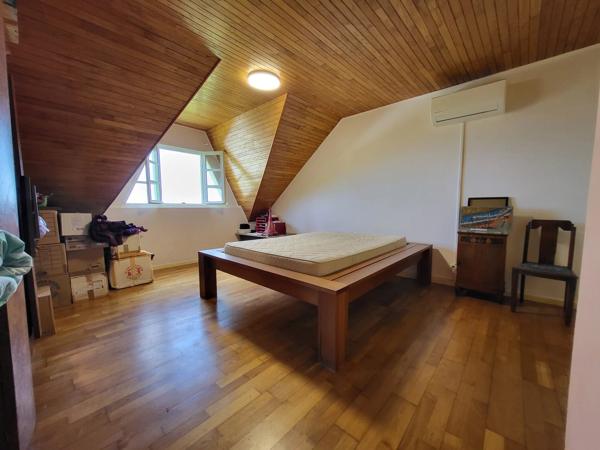 À VENDRE – GRANDE VILLA VUE OCÉAN À LA POSSESSION