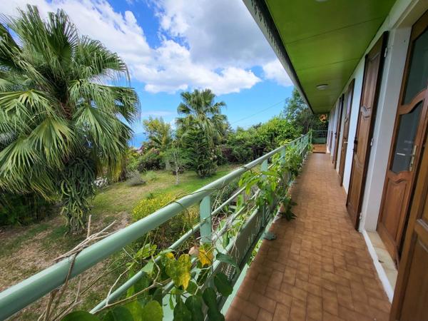 À VENDRE – GRANDE VILLA VUE OCÉAN À LA POSSESSION