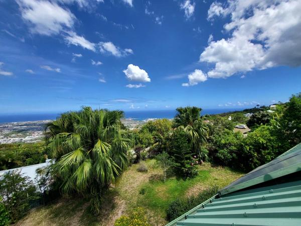 À VENDRE – GRANDE VILLA VUE OCÉAN À LA POSSESSION