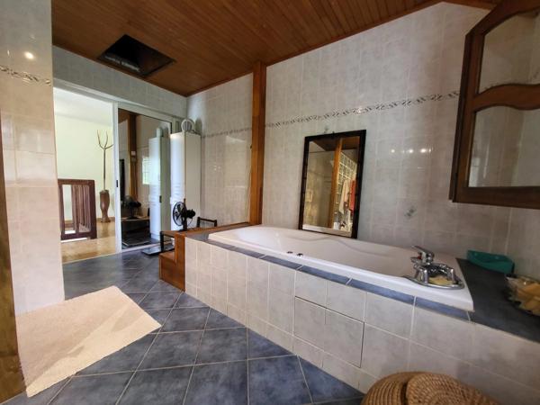 À VENDRE – GRANDE VILLA VUE OCÉAN À LA POSSESSION