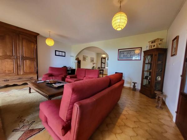 À VENDRE – GRANDE VILLA VUE OCÉAN À LA POSSESSION