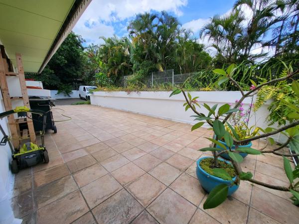 À VENDRE – GRANDE VILLA VUE OCÉAN À LA POSSESSION