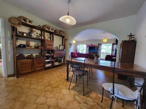 À VENDRE – GRANDE VILLA VUE OCÉAN À LA POSSESSION