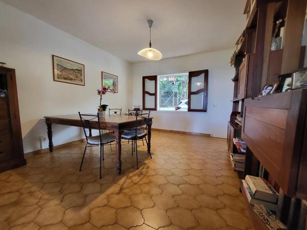 À VENDRE – GRANDE VILLA VUE OCÉAN À LA POSSESSION
