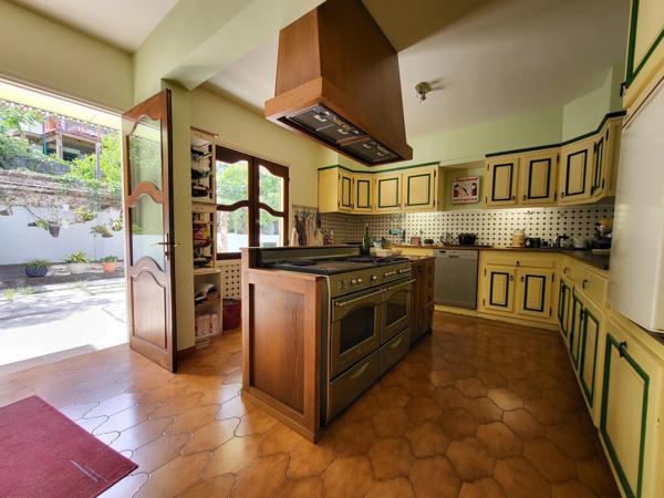 À VENDRE – GRANDE VILLA VUE OCÉAN À LA POSSESSION