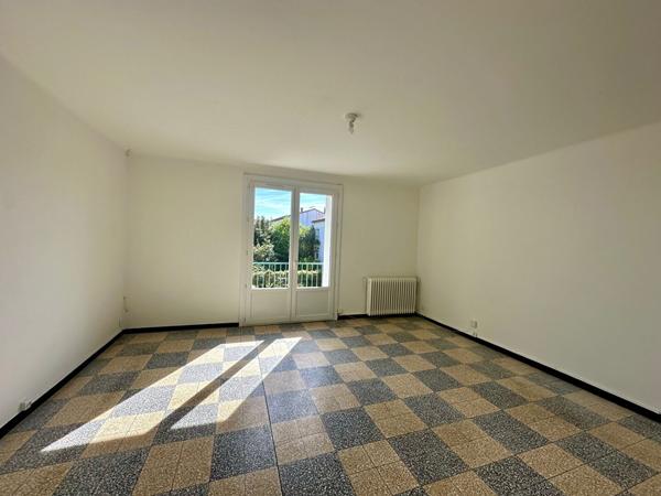 APPARTEMENT 3 CHAMBRES AVEC GARAGE A CARCASSONNE