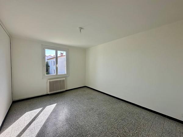 APPARTEMENT 3 CHAMBRES AVEC GARAGE A CARCASSONNE